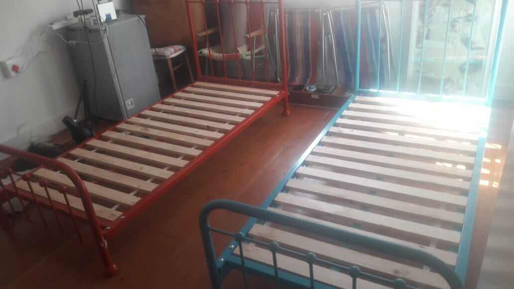 metal bed image