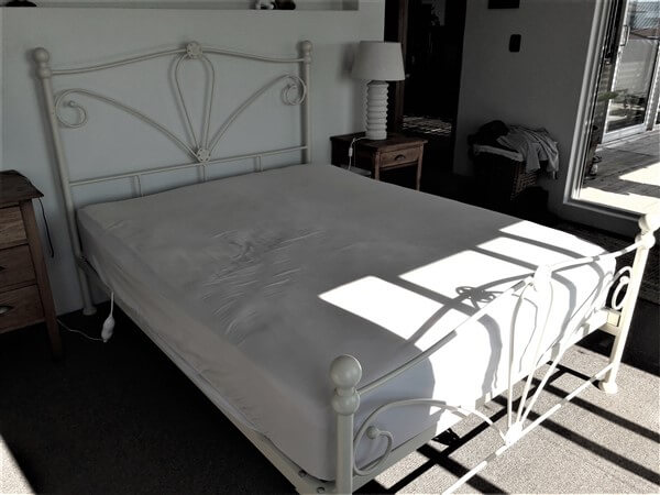 rowena bed image